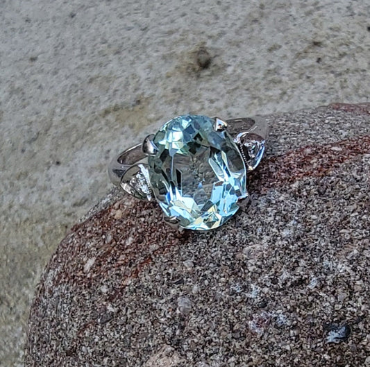 14k white gold oval aquamarine & diamond estate ring