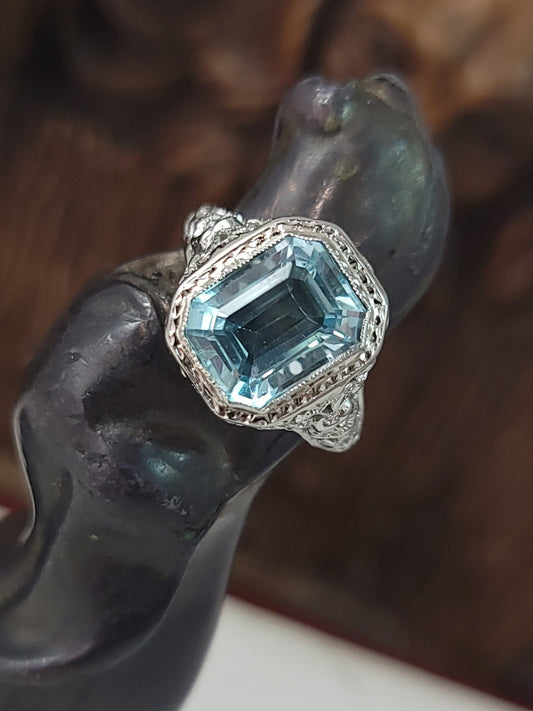 18k white gold c.1920's floral flower filigree emerald cut Aquamarine ring