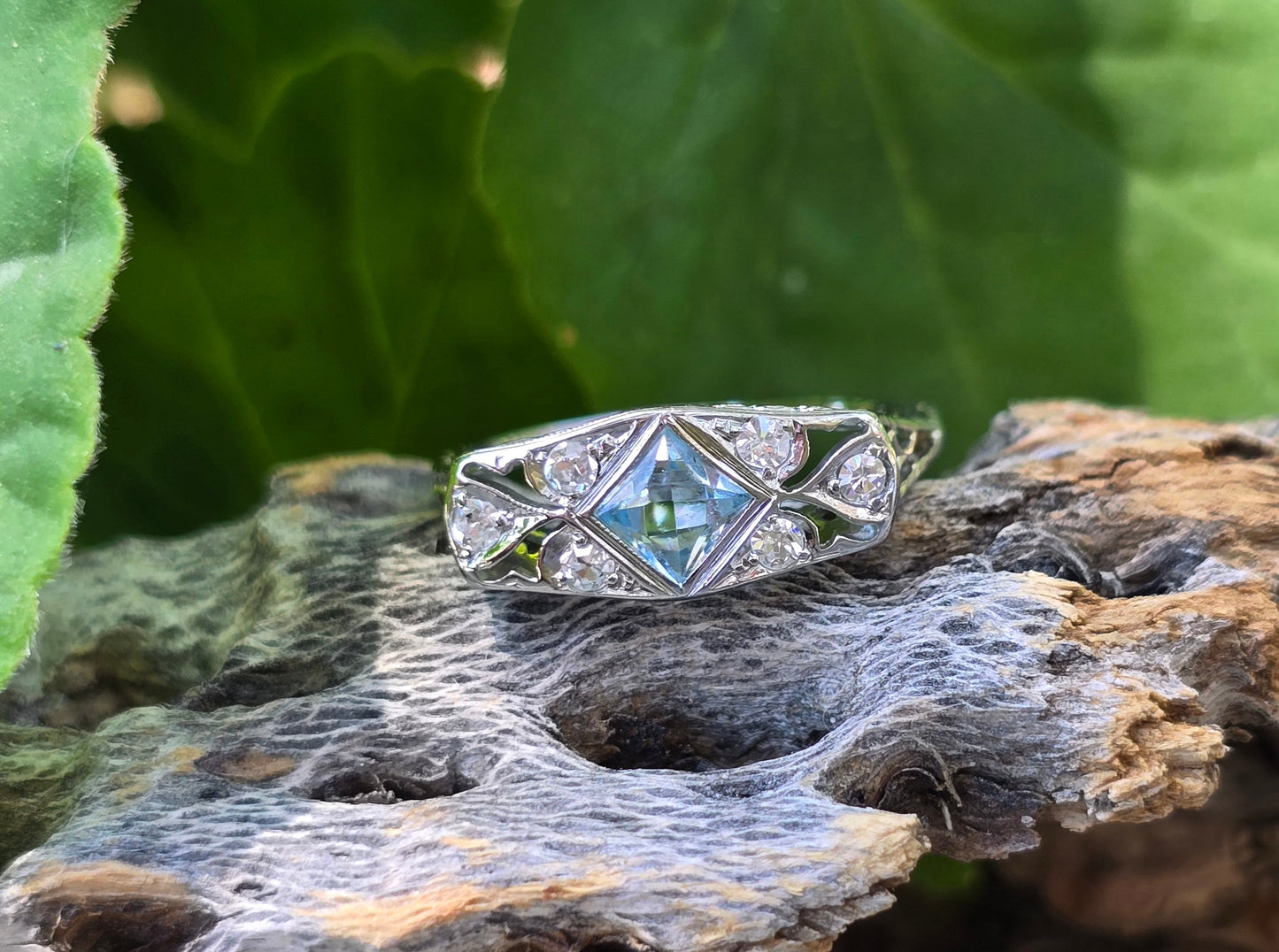 18k white gold c.1920's filigree aquamarine & diamond ring