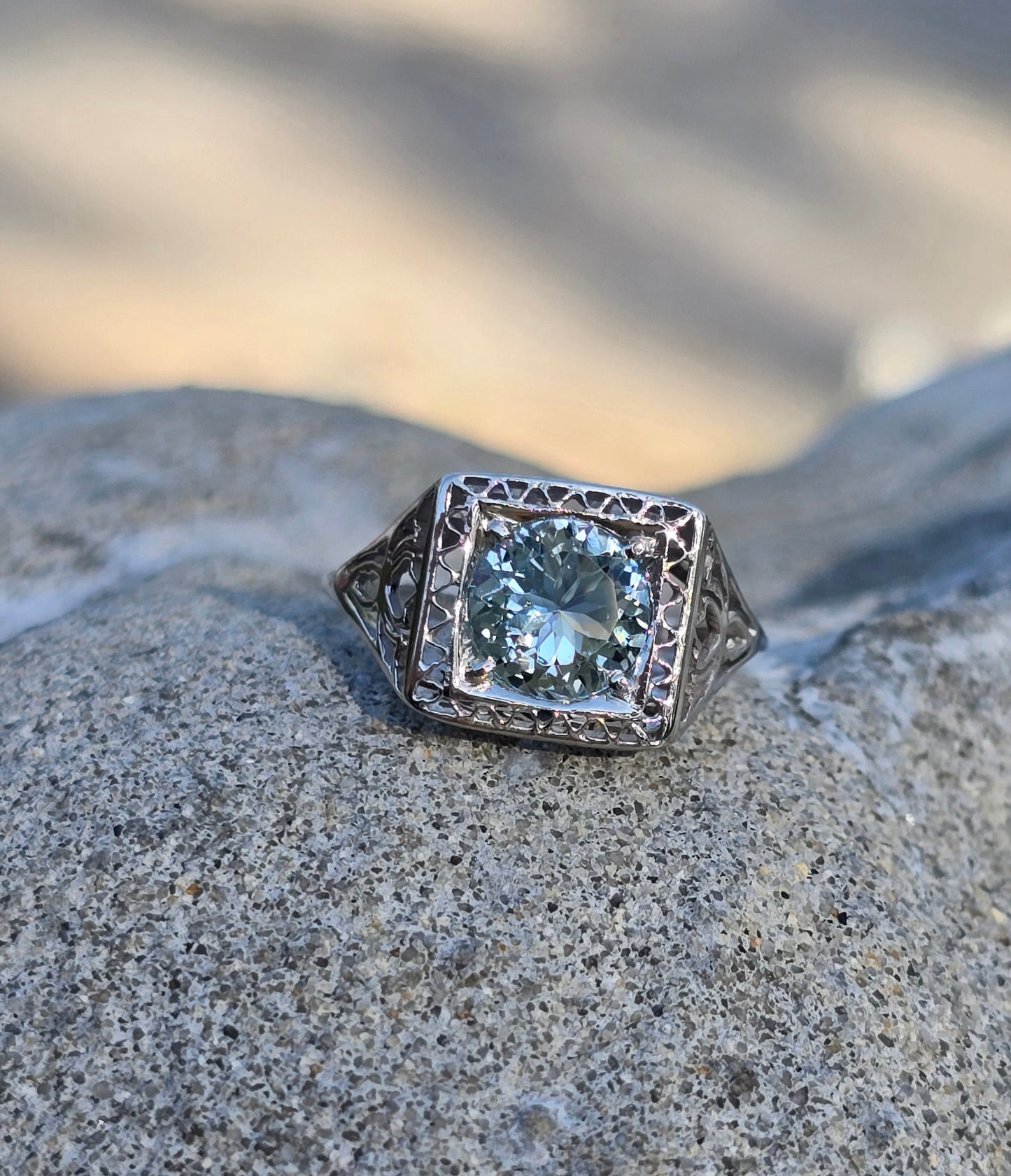 14k white gold c.1920's floral filigree aquamarine ring