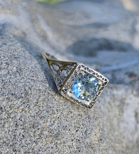 14k white gold c.1920's floral filigree aquamarine ring