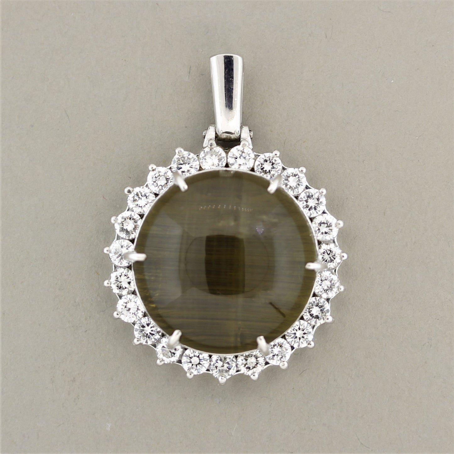 Large Cat¡¯s Eye Quartz Diamond Halo Platinum Pendant